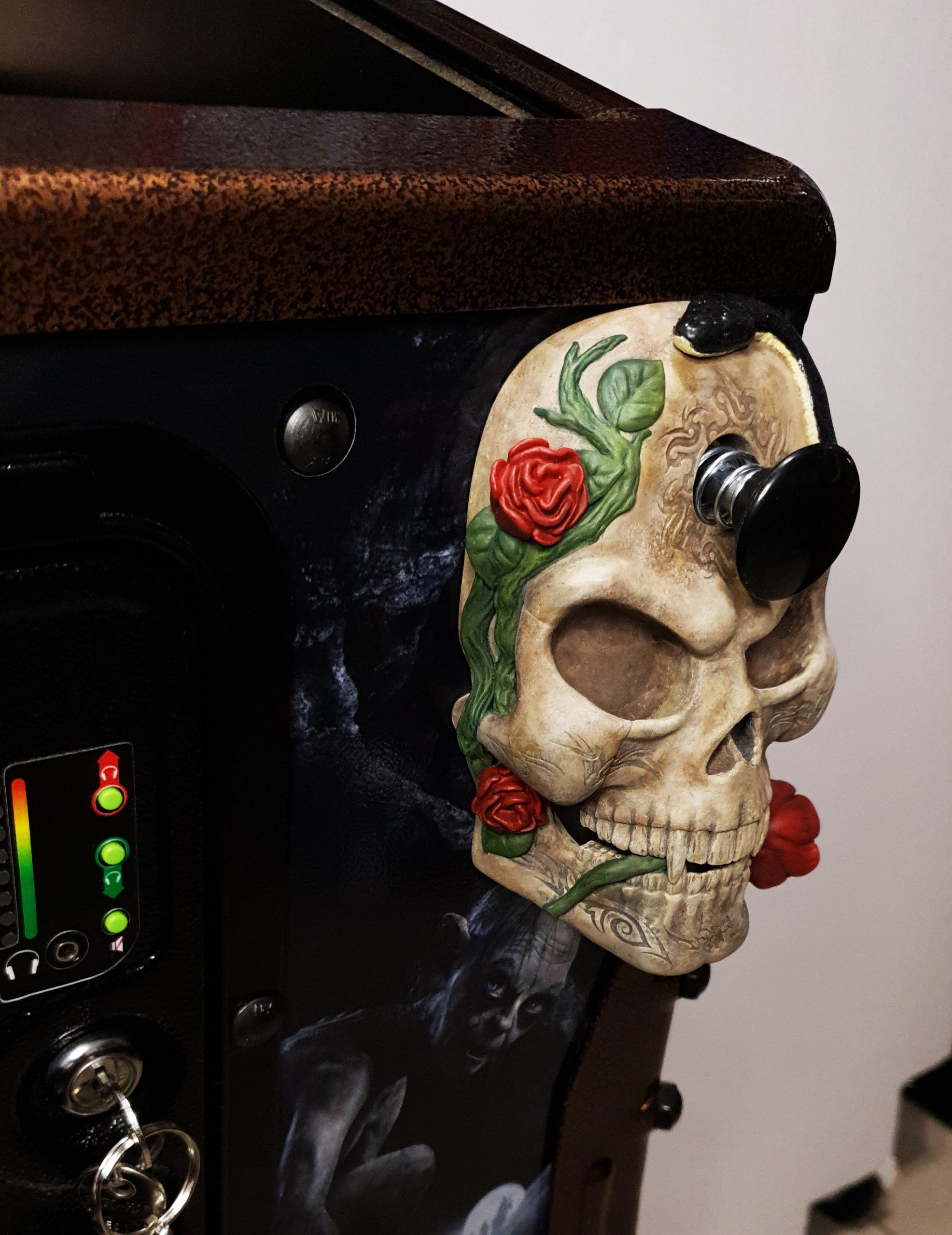 Guns R Roses Skull GUNS N ROSES SCULPTED SKULL - CoinTaker