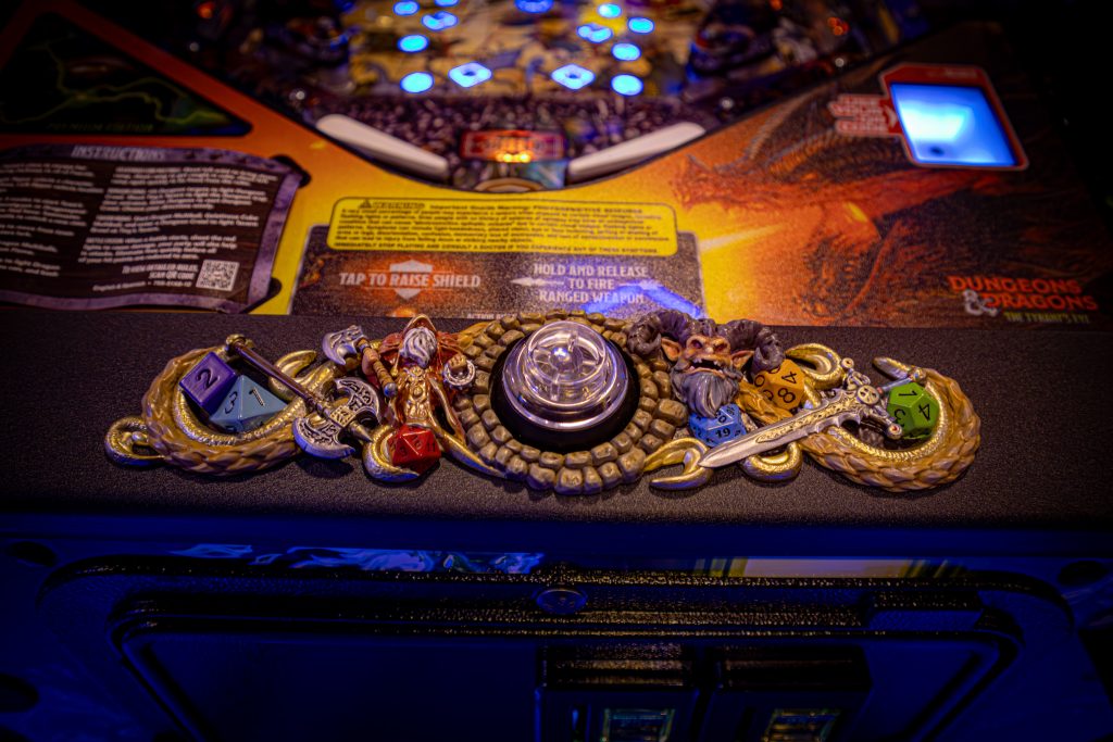 DUNGEONS & DRAGONS SCULPTED ACTION BUTTON - CoinTaker