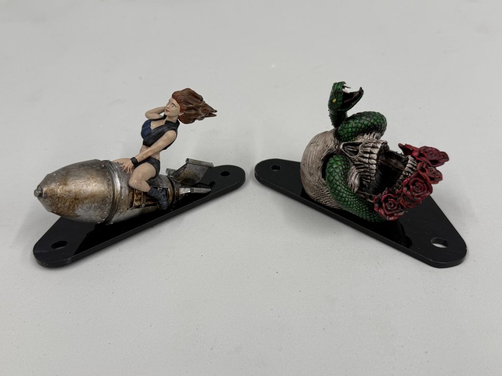 GUNS N ROSES ROCKET GIRL WITH SKULL SLINGSHOTS